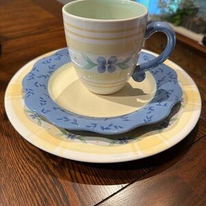 Pfaltzgraff Blue and Yellow Floral Dinnerware Set
